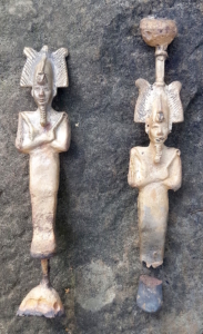 Reproductions de statuettes d'Osiris.