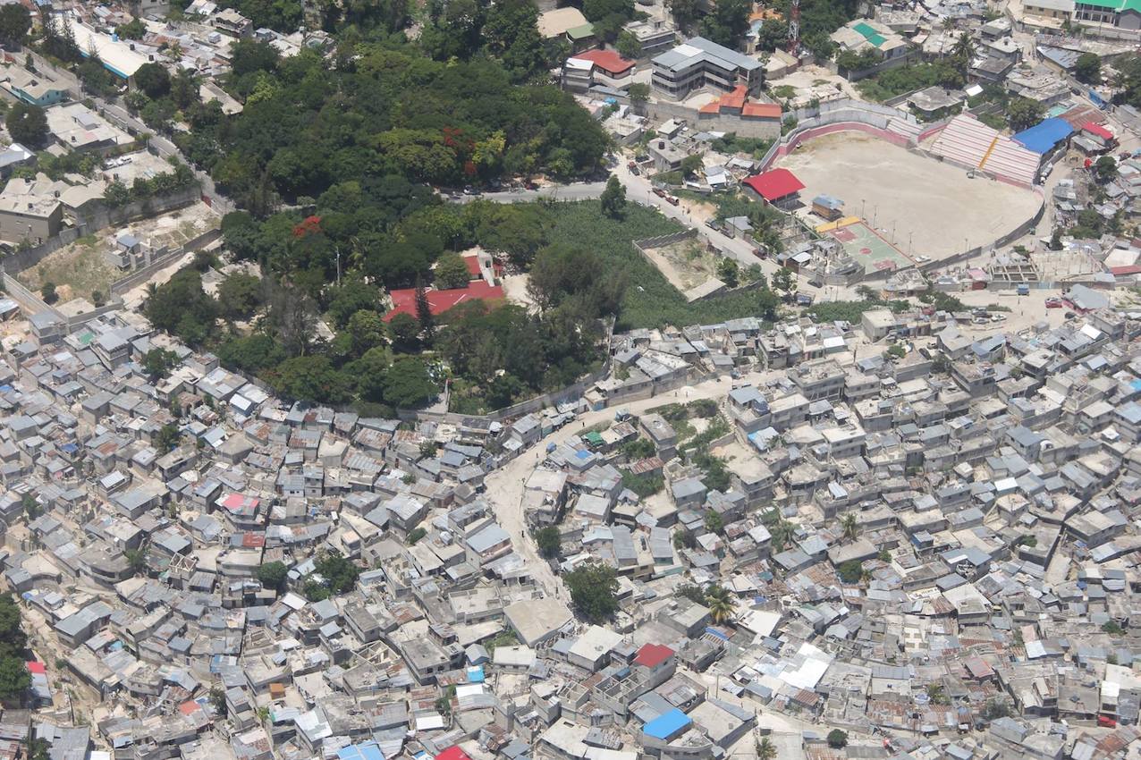 Port-au-Prince, bidonvilles et villas.