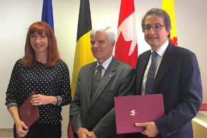Autour de l'Ambassadeur du Canada en Belgique, Mme Pascale Delcomminette (WBI) et le Dr Alejandro Adem (Mitacs), lundi à Bruxelles.