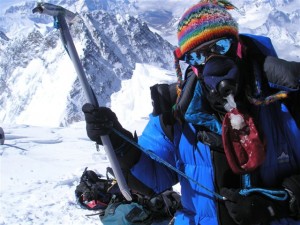 Pr Jacques Pirenne, chirurgien et responsable du service de chirurgie de transplantation abdominale à la KUL, au sommet de l’Everest le 20 mai 2006 