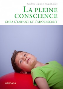 «La pleine conscience chez l’enfant et l’adolescent», Sandrine Deplus et Magali Lahaye, éditions Mardaga. (VP 32 euros, VN 22,99)