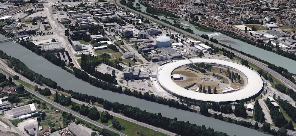 L'Institut Laue-Langevin pour la physique des neutrons est situé à Grenoble (France), juste à côté du grand synchrotron européen.