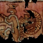 Textile peint découvert lors de sfouilles sur le site B15 à Pachacamac