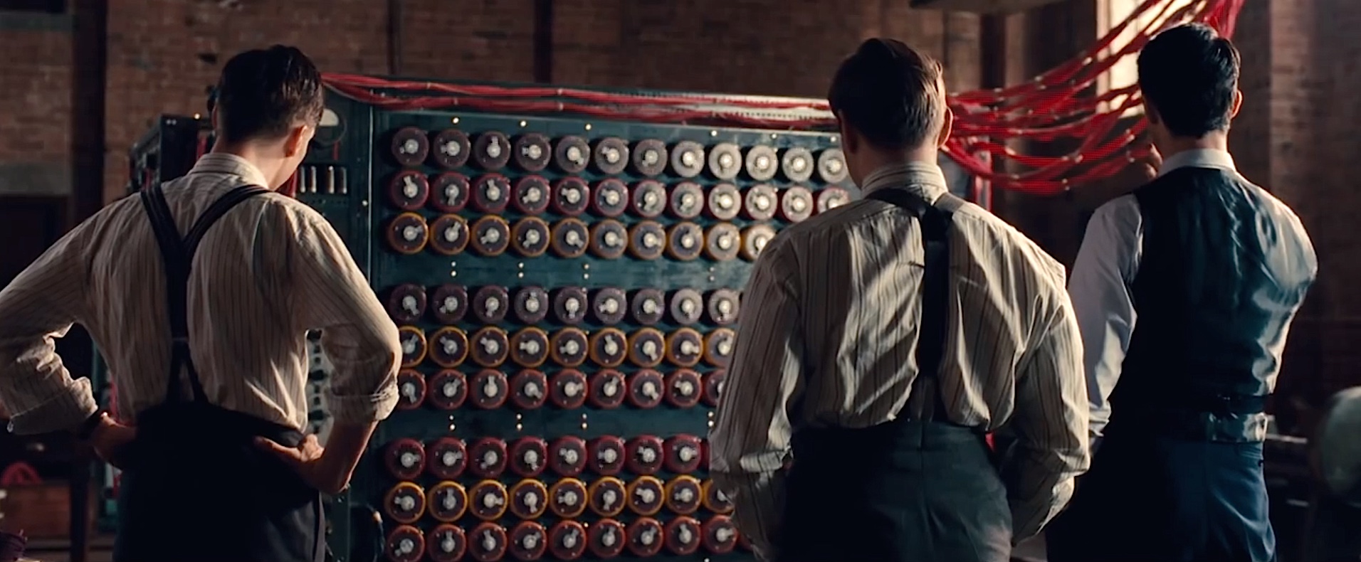 La "bombe" de Turing dont il est question dans le film est cette machine électro-mécanique destinée à casser le code du système de cryptage nazi "Enigma". (Capture d'écran de la bande annonce du film "The Imitation Game")