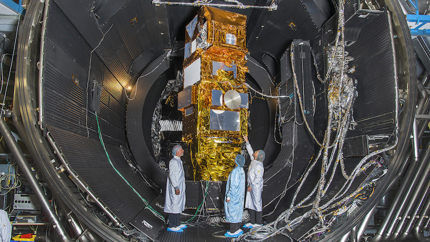Le satellite européen Sentinelle-2 a passé une série de tests chez IABG, en Allemagne, avant d'être déclaré "bon pour le service".