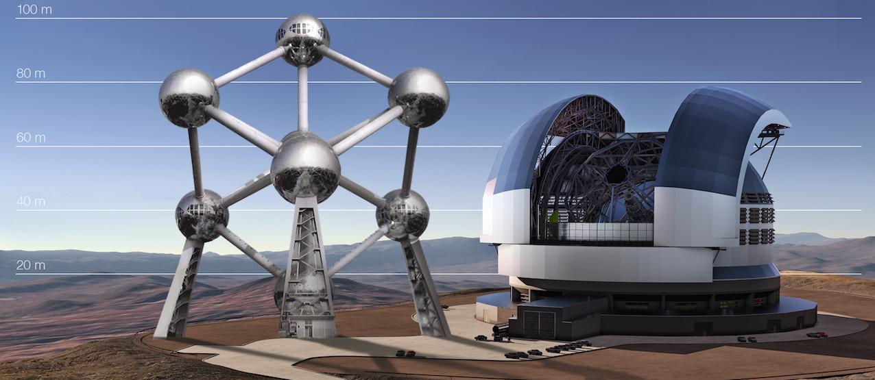 Comparaison de la taille du futur E-ELT avec l'Atomium (Bruxelles). © ESO.