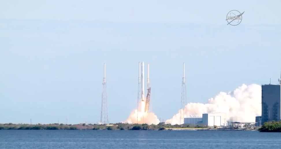 Décollage de la fusée Falcon 9, de la société SpaceX, qui emmène l'expérience ArtEMISS vers l'ISS.