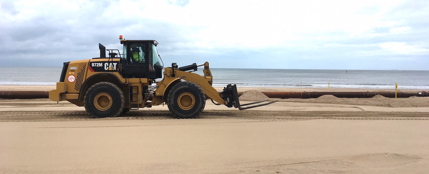 Rehaussement du niveau de la plage d'Ostende avec du sable prélevé au large. © DailyScience
