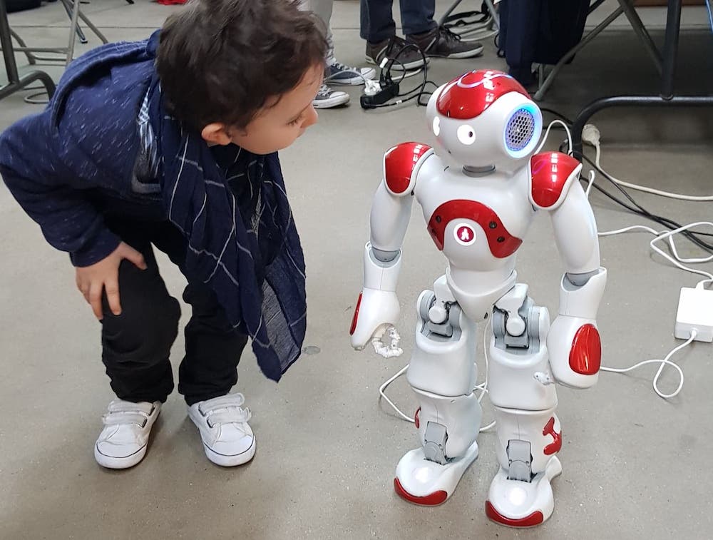 Lille: Quand un robot humanoïde va à l'école à la place d'enfants