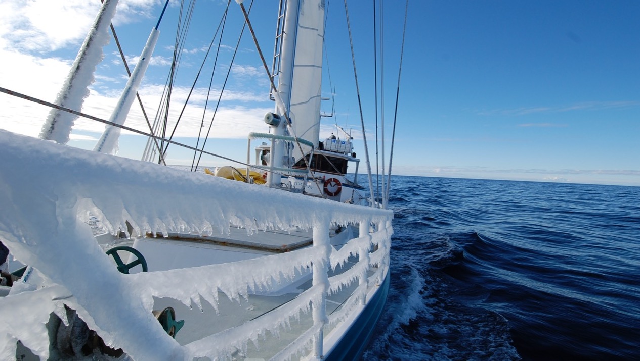Le voilier Australis va servir de moyen d'accès et de laboratoire aux chercheurs de l'expédition de biologie marine "Belgica 121". © Ben Wallis