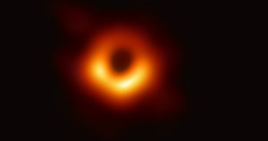 Première image d'un trou noir. © EHT collaboration