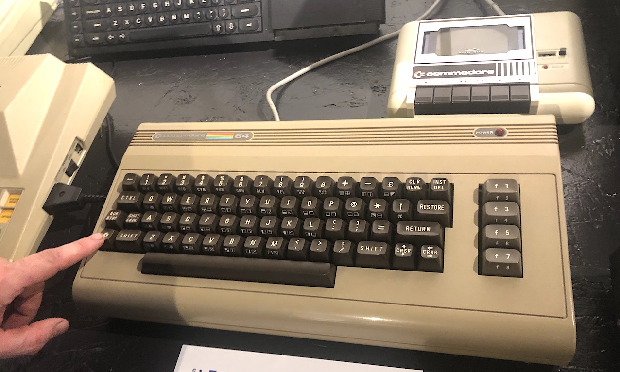 https://dailyscience.be/NEW/wp-content/uploads/2021/06/micro-informatique-oridnateur-commodore-64.jpg