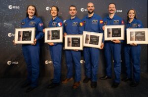 Les nouveaux astronautes diplômés de l’ESA. Le Belge Raphaël Liégeois est le troisième en partant de la gauche. © P Sebirot