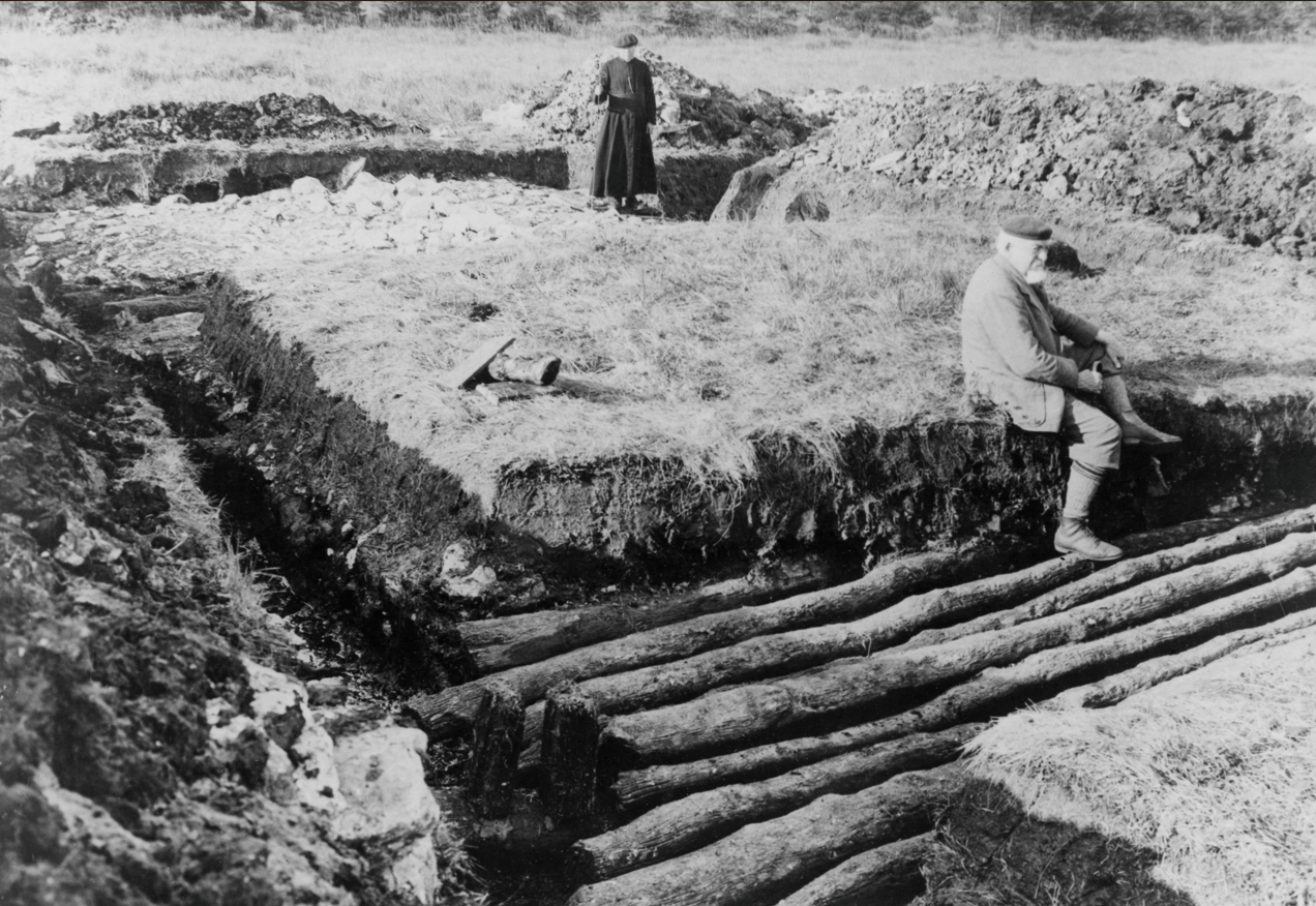 La station scientifique des Hautes Fagnes fête ses 100 ans. L’occasion était belle d’organiser une exposition, « La découverte des Hautes Fagnes », mettant en valeur la riche histoire qui entoure ce site de recherche de l’ULiège, le rôle clé joué par Léon Fredericq dans sa création et quelques-unes des fascinantes découvertes qui s’y sont déroulées. C’est notamment le cas du Pavé Charlemagne, une voie ancestrale traversant de part en part les tourbières et marais du haut plateau fagnard.