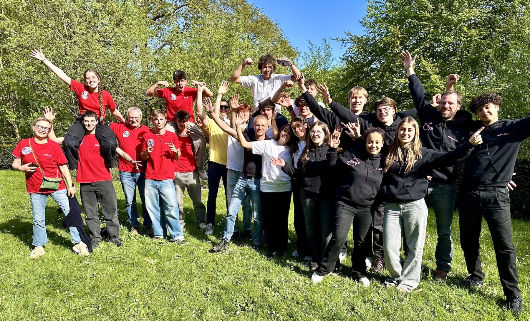 Les trois équipes lauréates du concours CanSat Belgium 2025-2026: Sky Bytes (Haacht), Make YT (Bruxelles EEB4) et R-Force (Gosselies). © CDB
